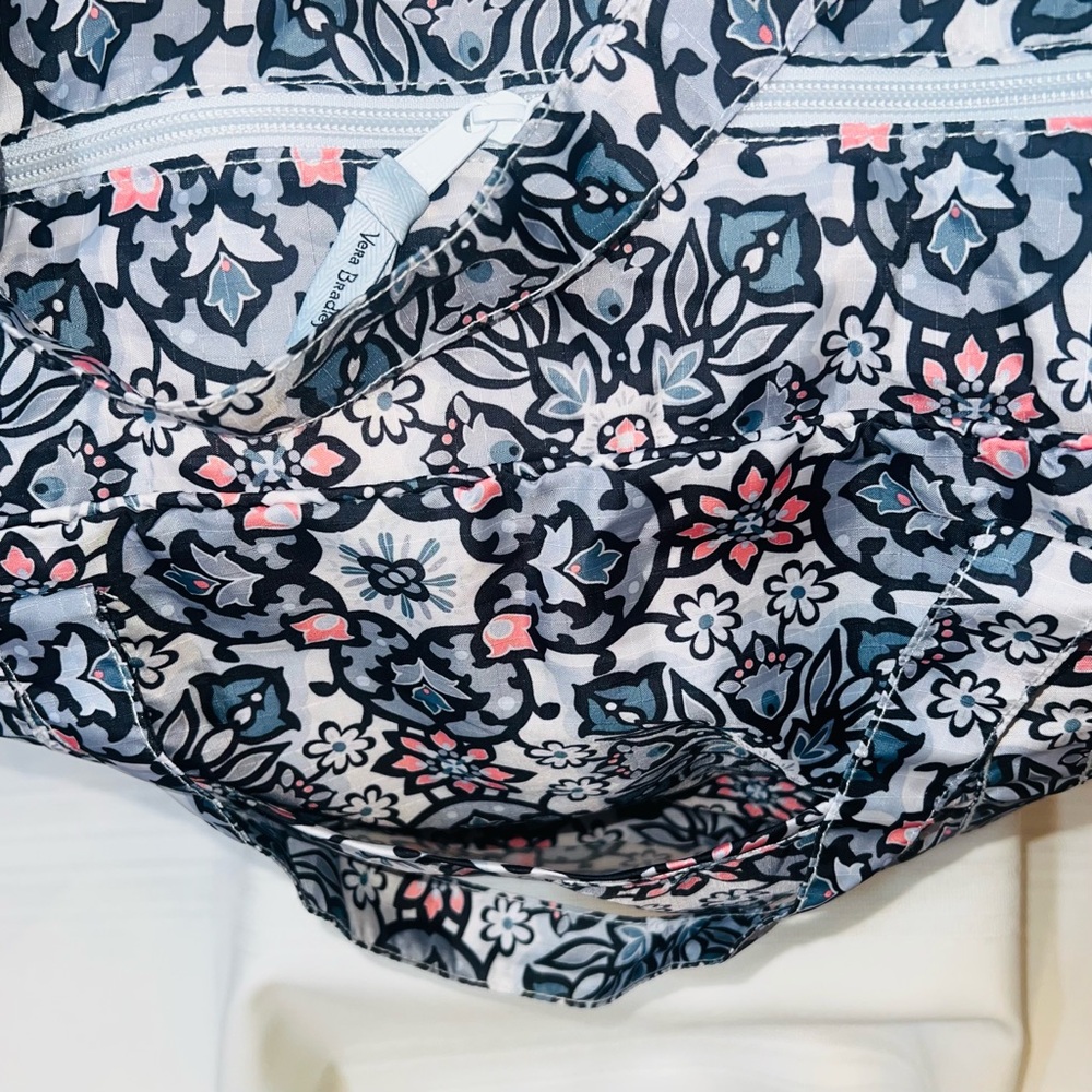 Vera Bradley Nylon Duffle Lisbon Medallion Archived Pattern NWOT 
💥SALE /2 OFF 💥 - Picture 8 of 16